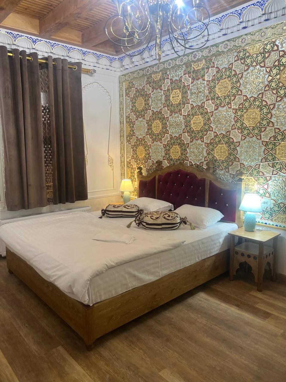 Asia Central Boutique Buxoro Bilik gambar